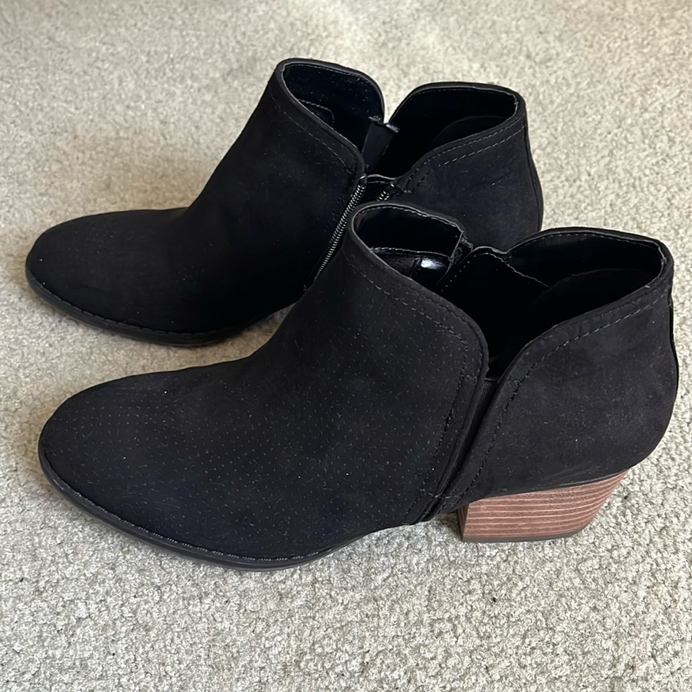 Life Stride black booties
